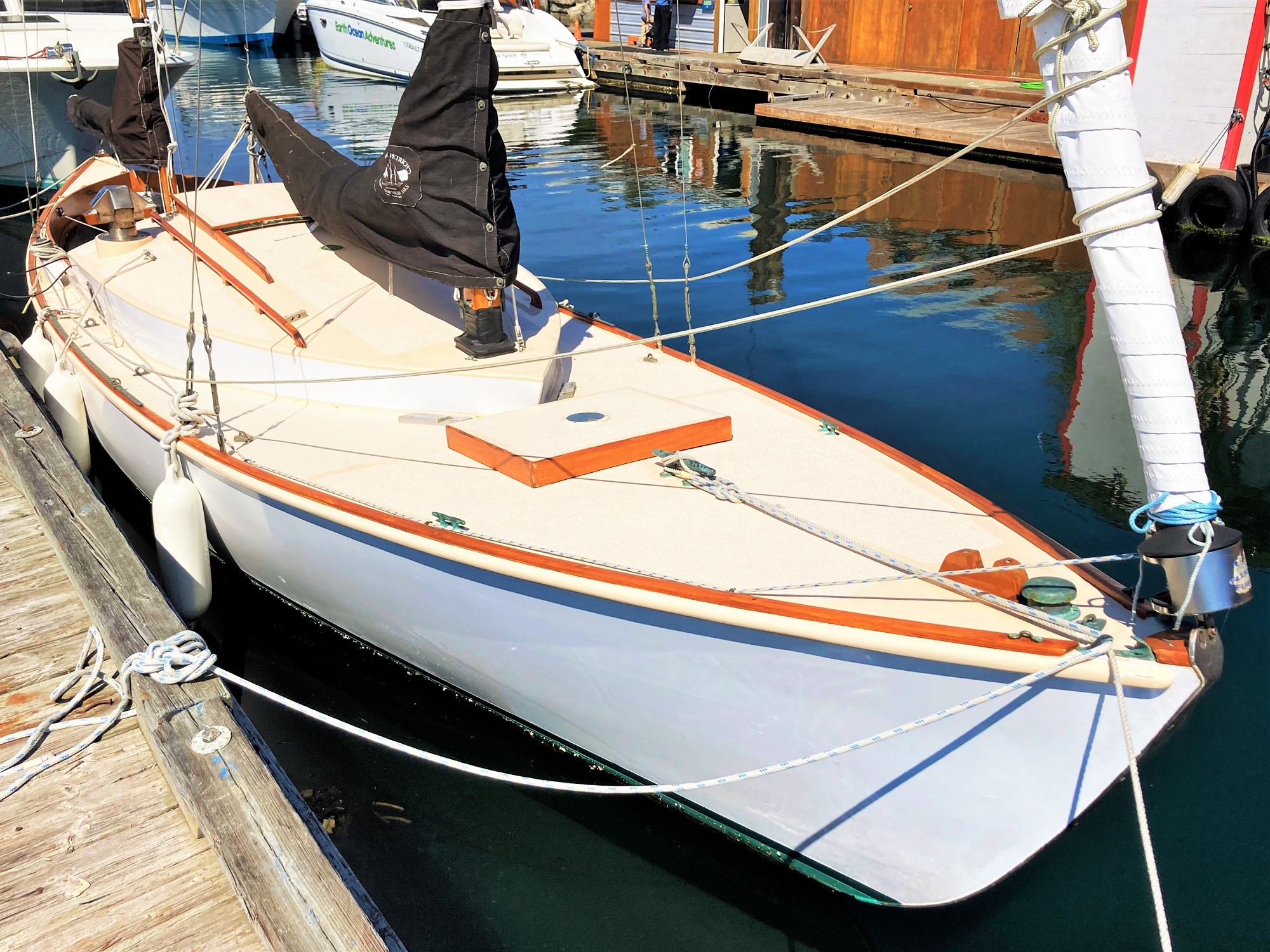 SALTS Sail and Life Training Society - 28' Herreshoff Rozinante