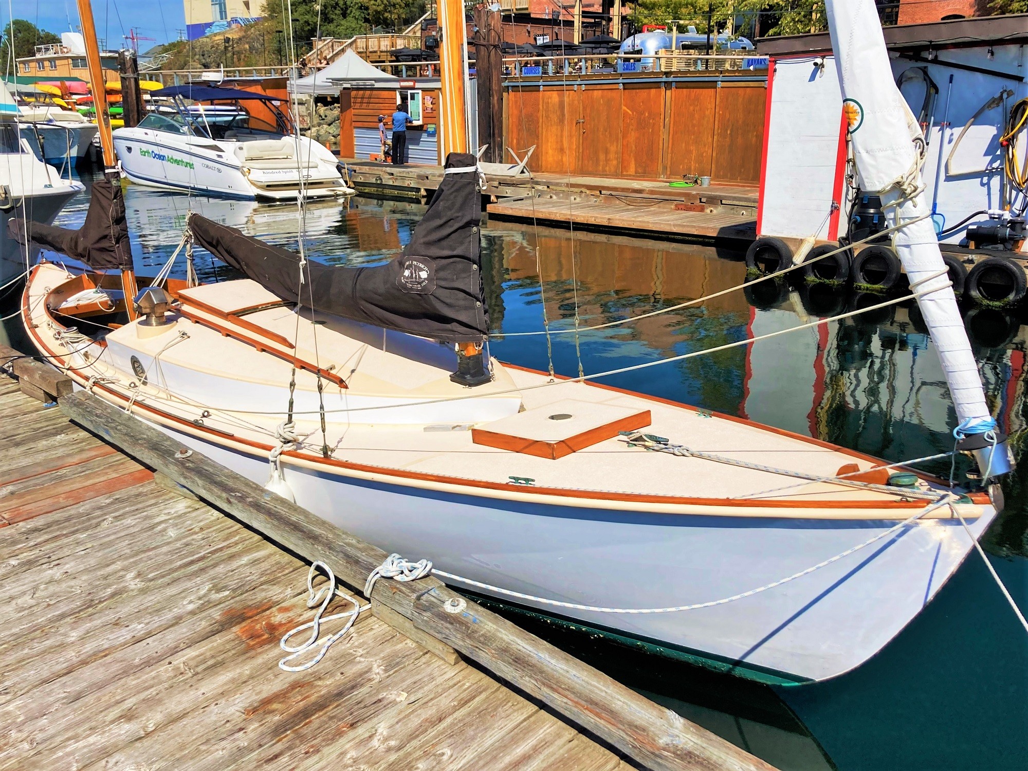 SALTS Sail and Life Training Society - 28' Herreshoff Rozinante