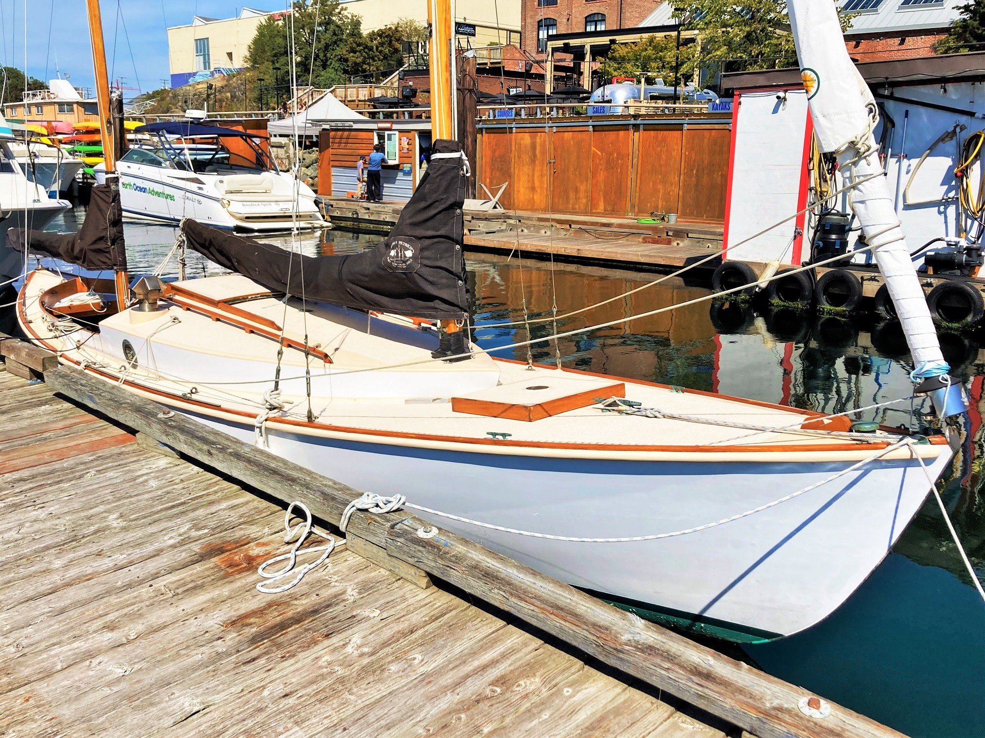 SALTS Sail and Life Training Society - 28' Herreshoff Rozinante