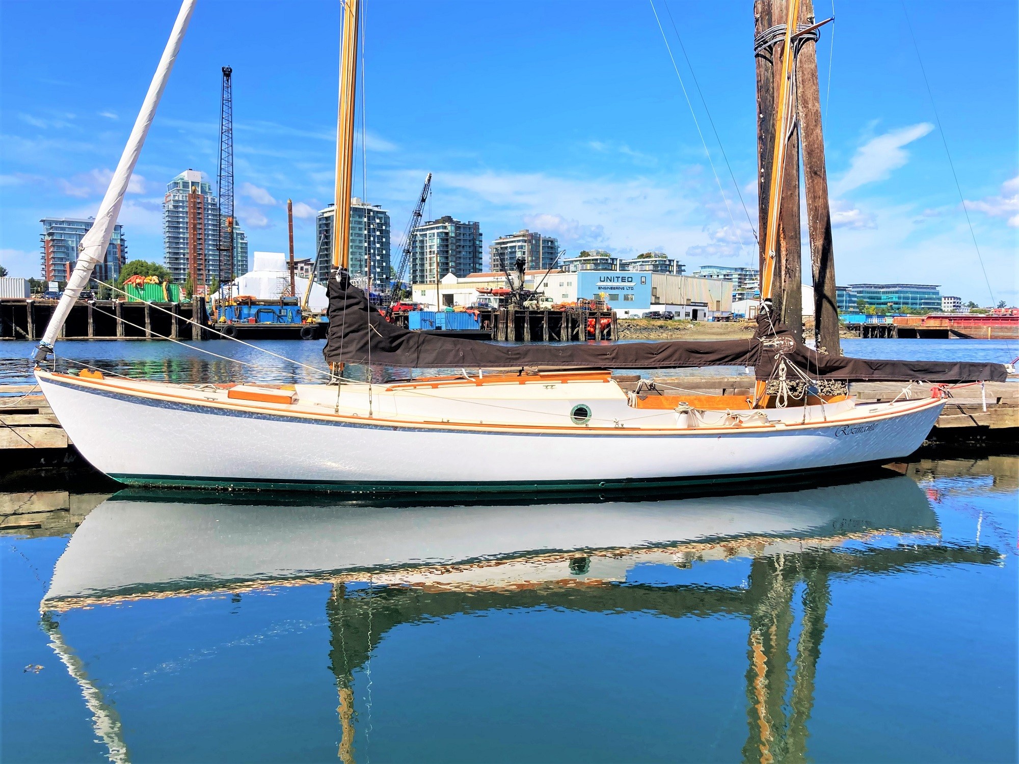 SALTS Sail and Life Training Society - 28' Herreshoff Rozinante