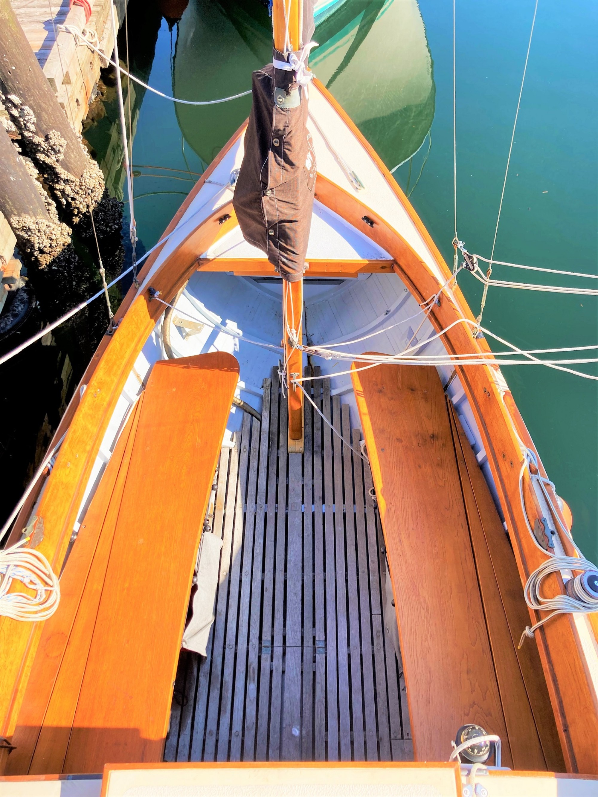 SALTS Sail and Life Training Society - 28' Herreshoff Rozinante