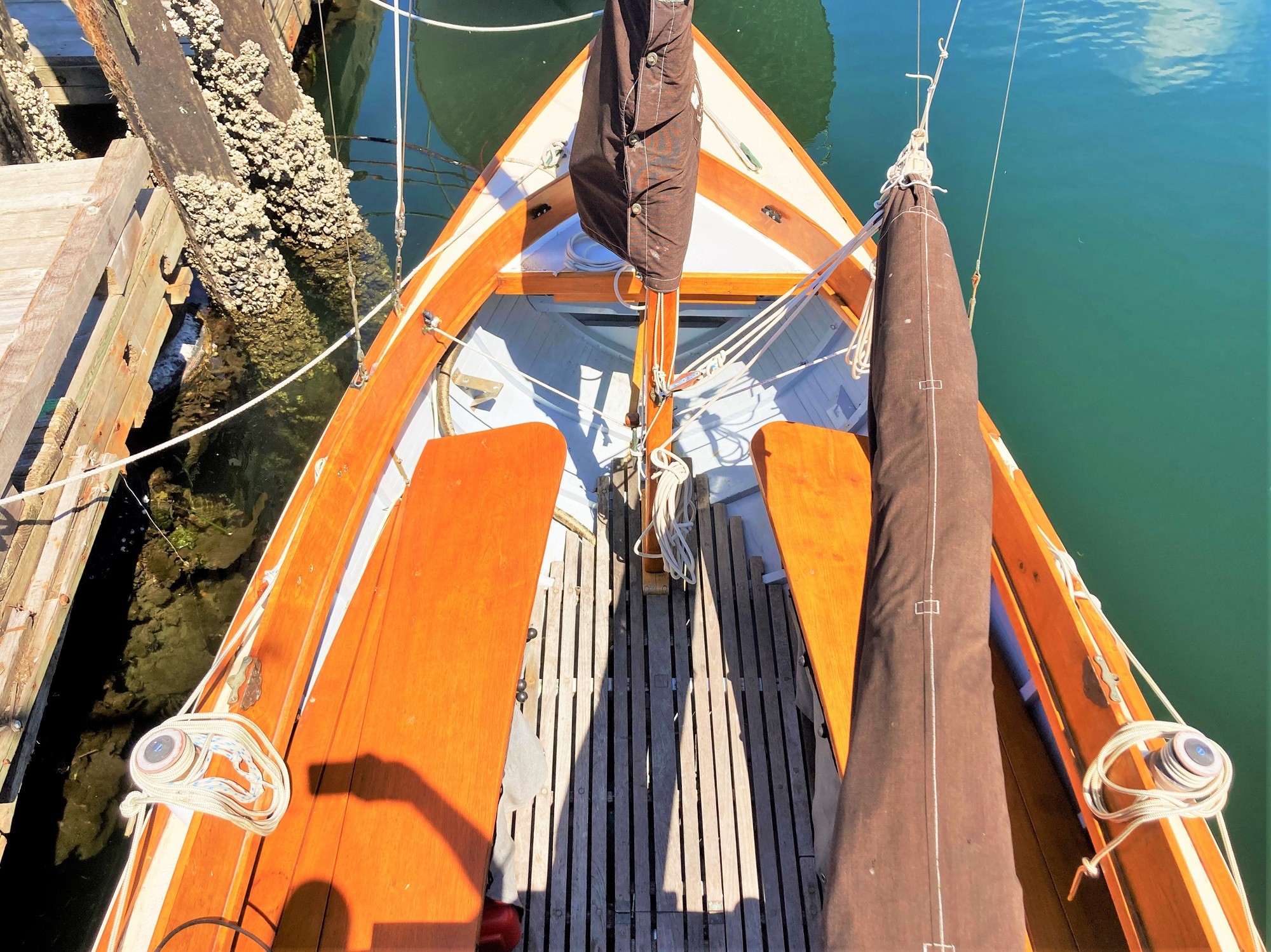 SALTS Sail and Life Training Society - 28' Herreshoff Rozinante